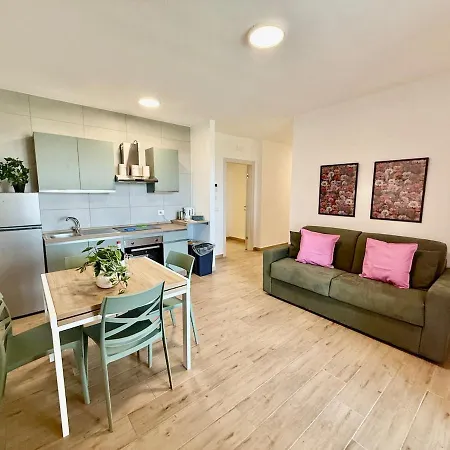 Dei Principi 1, Aeroporto E Parcheggio Gratuito Lägenhet Bari